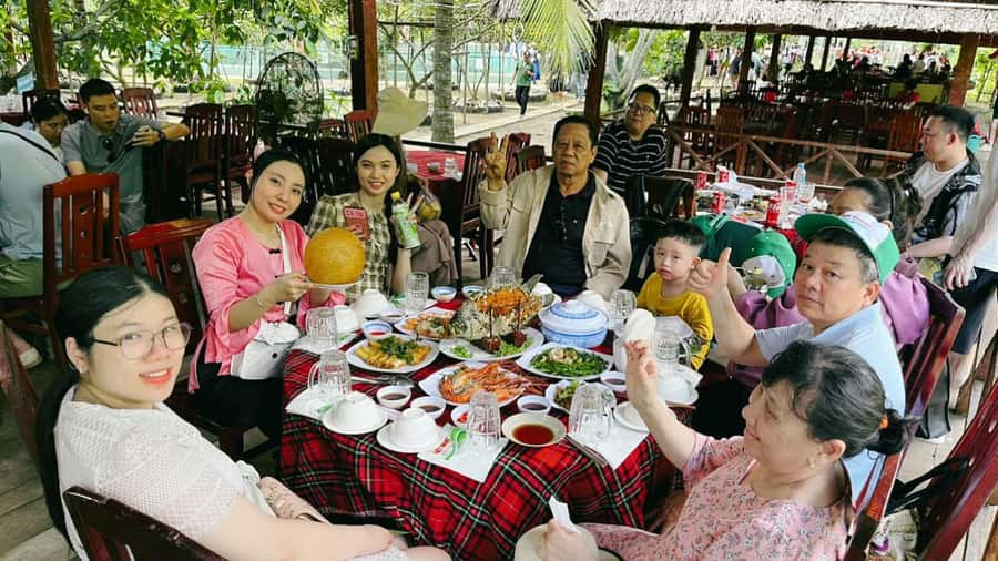 1 Day Mekong Tour: Cai Rang Floating Market & MyTho-Ben Tre - Crossing to My Tho and Ben Tre by motorboat