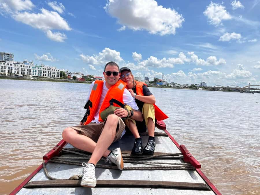1 Day Mekong Tour: Cai Rang Floating Market & MyTho-Ben Tre - The hand-rowed sampan through palm canals