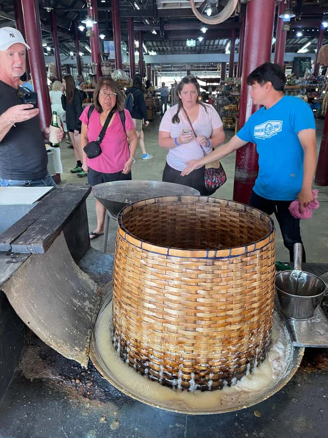 1-Day Trip: Floating Market & Railway Market by Toyota Camry - Who gets the most from this day trip