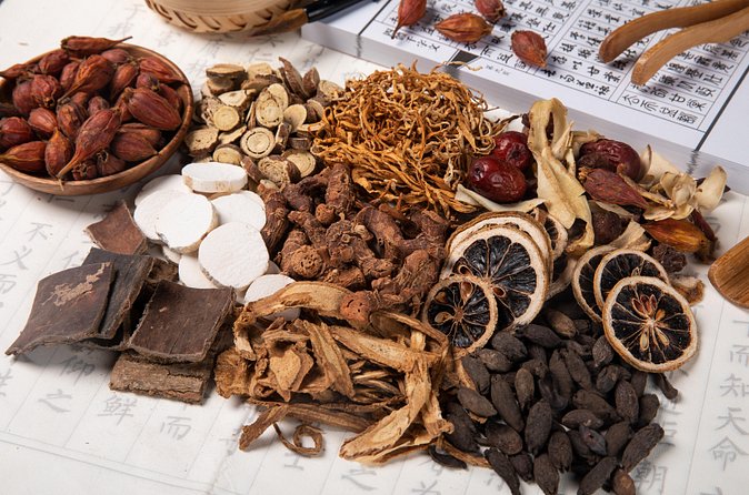 3-Hour Herbal Wholesale TCM Market and a Local Wet Market Tour - Lance and his partner shape the experience