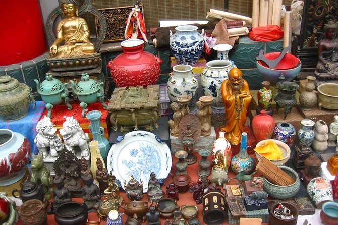 3-Hour Private Shopping Tour at Panjiayuan Market from Beijing - Meeting your guide and reaching the market