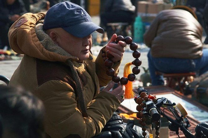 3-Hour Private Shopping Tour at Panjiayuan Market from Beijing - Entering a market with 3,000 stalls