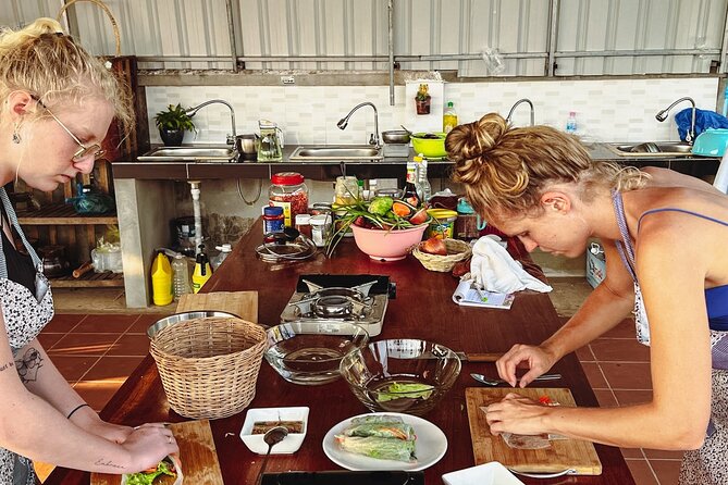 3-Hour Siem Reap Guided Cooking Class and Market with Pick up - Learning with Chef Dee