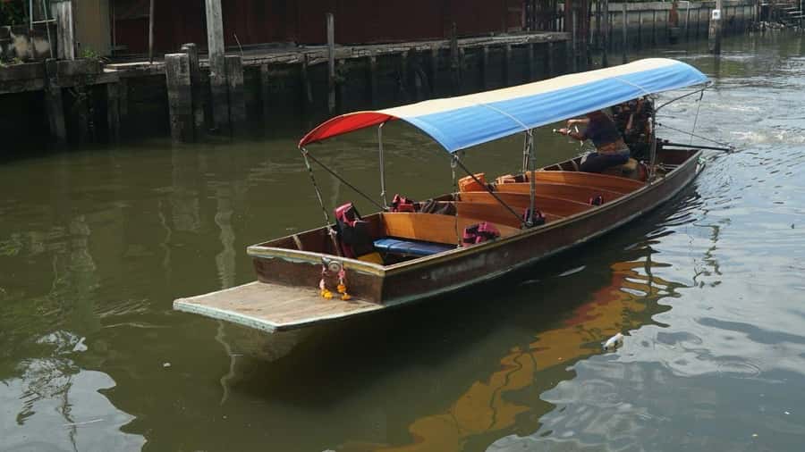 3 Hrs Private boat Tour Bangkok Floating Market by Flat Boat - A quiet start at Wat Mai Yai Nui