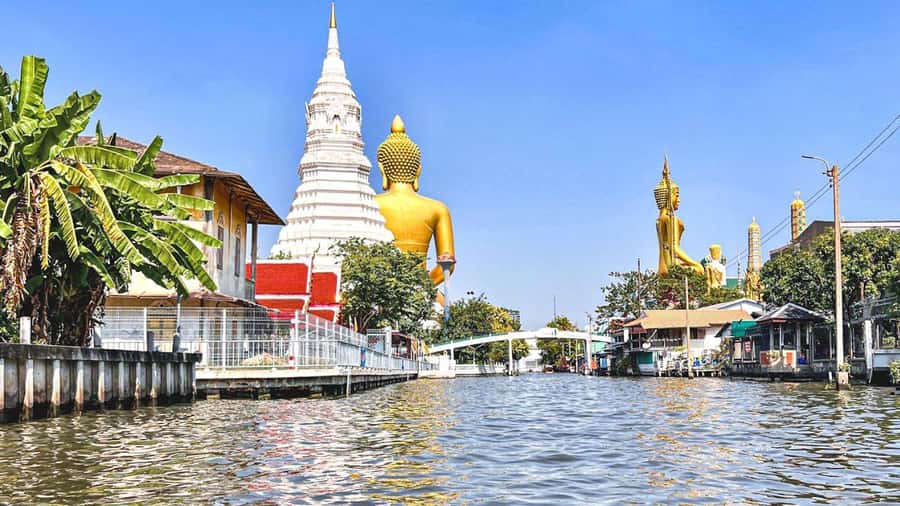 3 Hrs Private boat Tour Bangkok Floating Market by Flat Boat - Side canals and fish-feeding