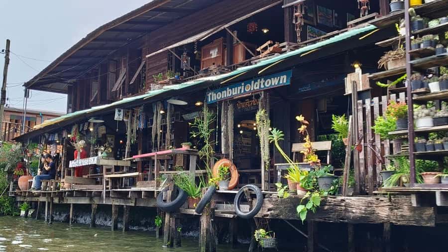 3 Hrs Private boat Tour Bangkok Floating Market by Flat Boat - Should you add a guide?