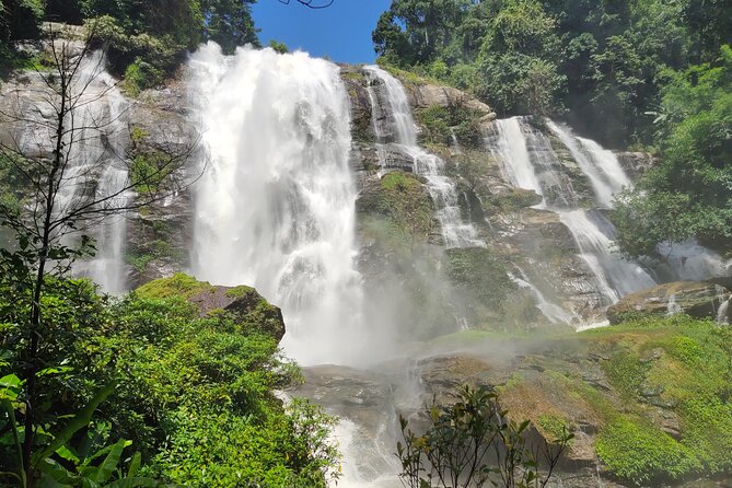 4 EXPERIENCES DAY TRIP. Sticky waterfalls, Elephants, Wat &Market - Key points to know before booking