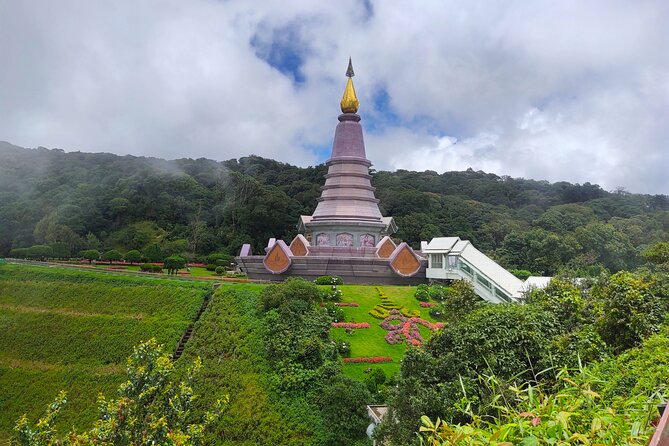 4 EXPERIENCES DAY TRIP. Sticky waterfalls, Elephants, Wat &Market - Why this Chiang Mai day trip works so well