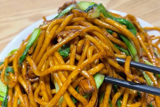 4-Hr Shanghai Layover Tour: Maglev, Wet Market, Food, Landmarks - The wet market is the tour’s most everyday stop