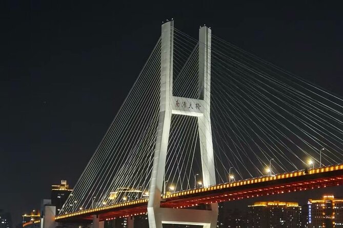 4-Hr Shanghai Layover Tour: Maglev, Wet Market, Food, Landmarks - The Maglev makes the airport transfer part of the sightseeing