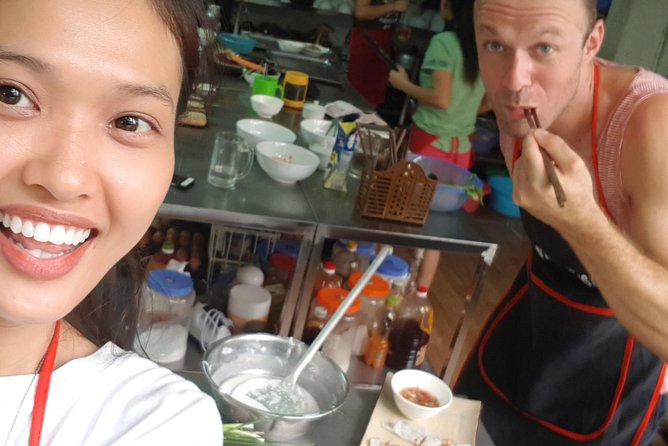 5 Traditional Dishes Hanoi Cooking Class with Market Trip - Shopping for ingredients at a Hanoi market