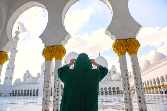Abu Dhabi City Tour: Grand Mosque, Palace, Souk, Louvre & Ferrari - A private route through Abu Dhabi’s big contrasts