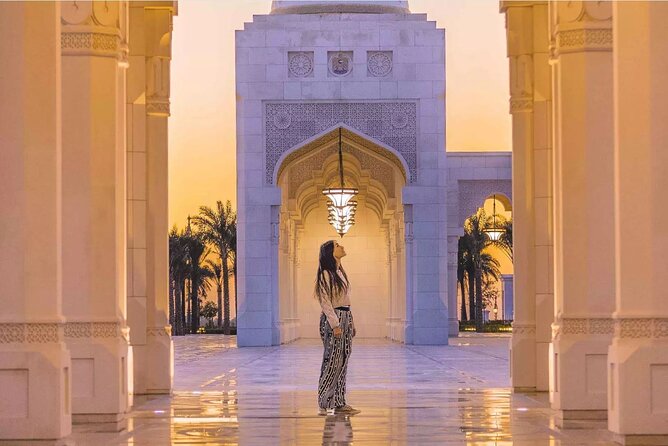 Abu Dhabi City Tour: Grand Mosque, Palace, Souk, Louvre & Ferrari - Dates Market and the taste of local commerce