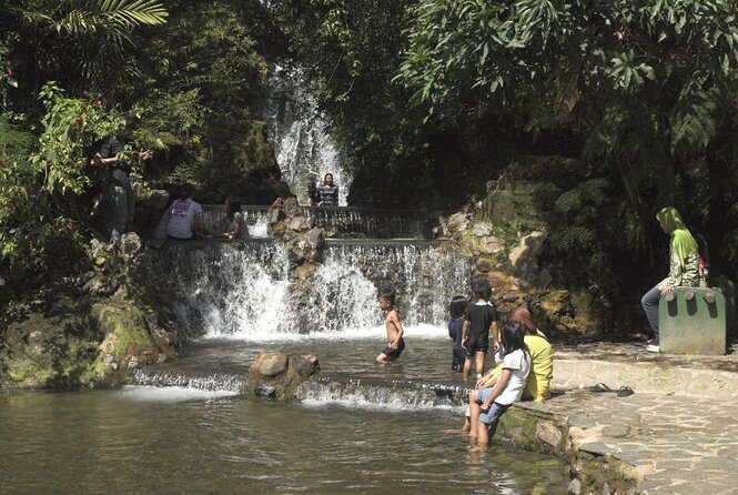 Active Volcano, Rice Field, Hot Spring, Fruit market, Tea Plantation with Lunch - Why this West Java day trip works