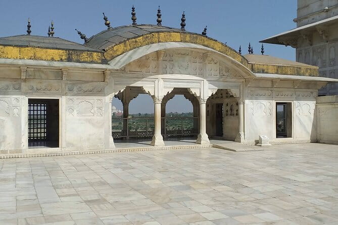 Agra Full Day City Tour with Walking Tour at Spice Market - The hotel issue you should clarify