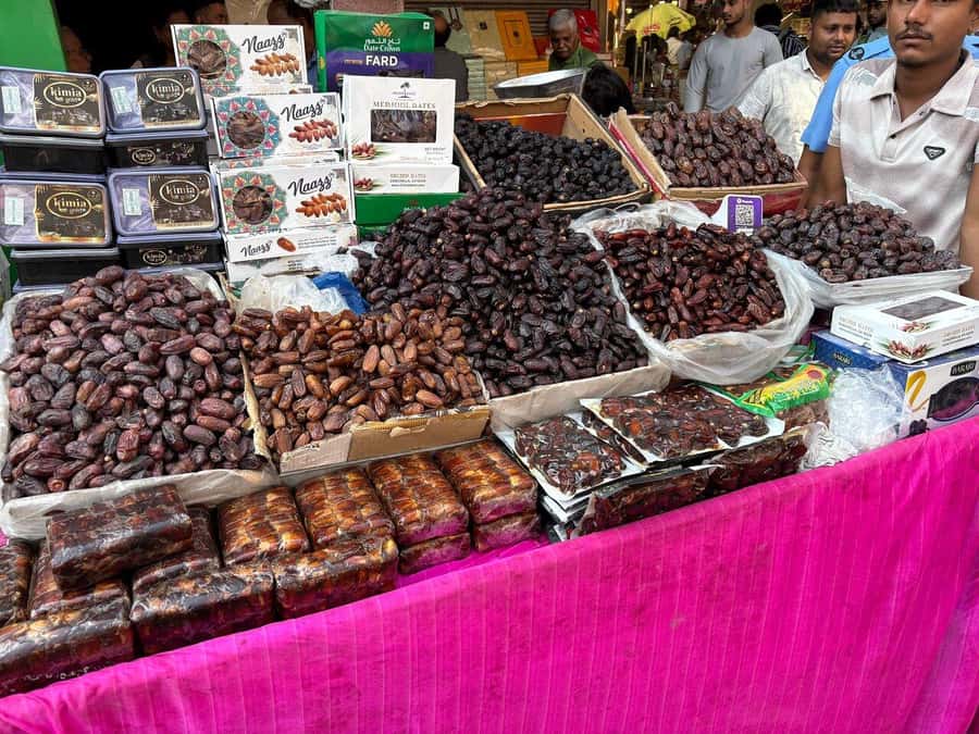 Agra: Street Food Tour with Spice Market on Tuk-Tuk Ride - Tuk-tuk, rickshaw, and the pace of Old Agra