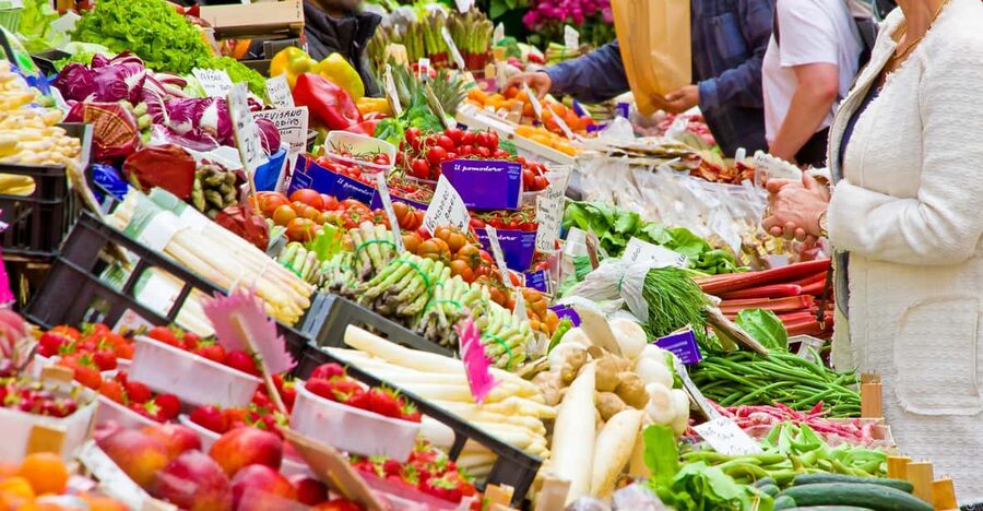 Alberobello: Market, Cooking Class & Meal at a Local's Home - Starting with produce at an Apulian market
