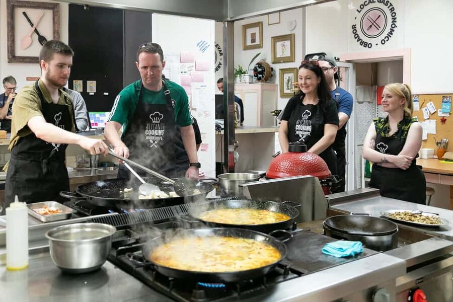 Alicante: Paella & Sangria Class with Tapas and Market Visit - Choosing ingredients and learning Alicante’s paella style