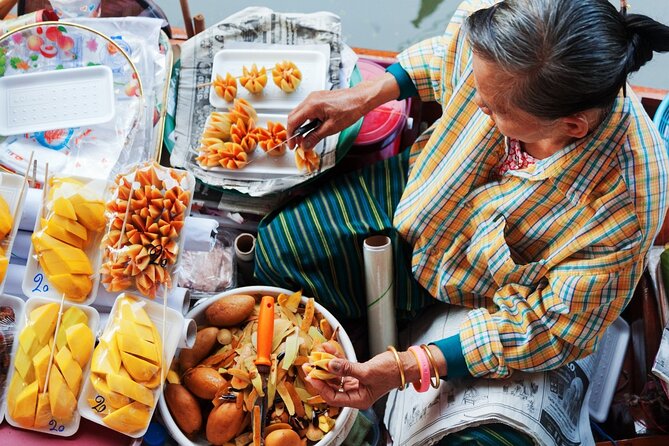 Amphawa Floating Market & Maeklong Railway Train Market Tour - How the afternoon is organized
