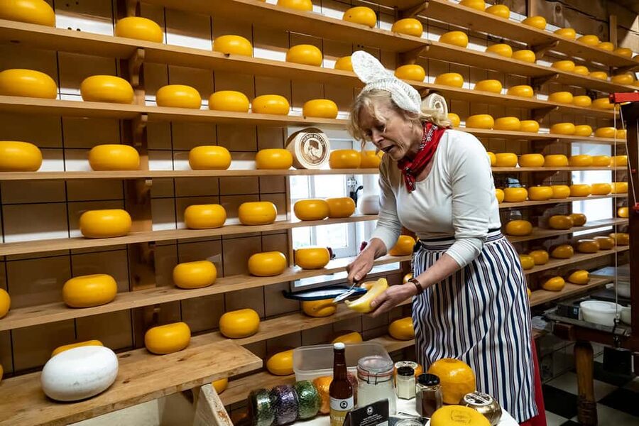 Amsterdam: Traditional Cheese Market Tour to Alkmaar - The Friday morning ride from Amsterdam