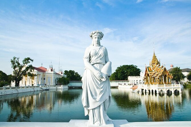 Ayutthaya Temples and Ayothaya Floating Market From Bangkok - Ayothaya Floating Market: boats, snacks, and a tourist setting