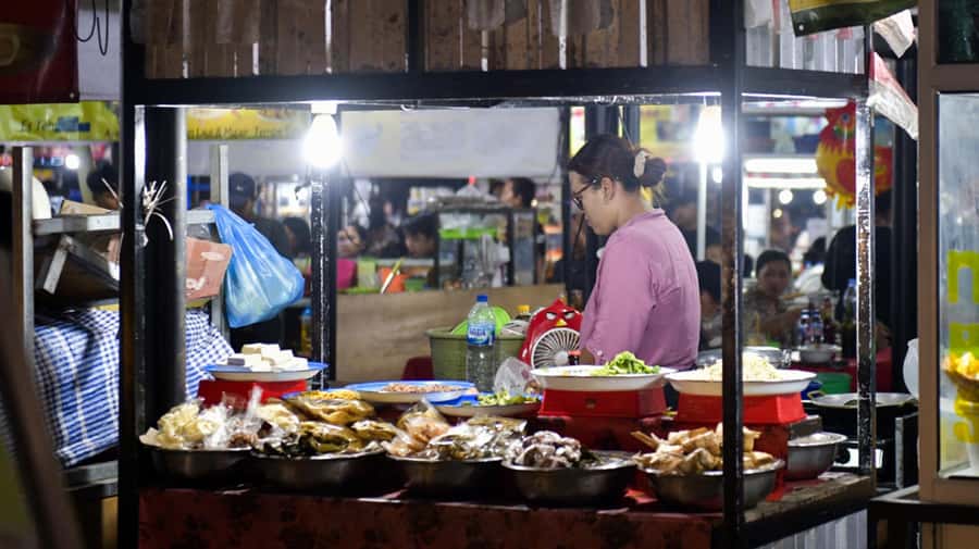 Bali: Denpasar Market Food Tour with 7 Tastings Must-Try - Sate lilit, lawar, and the flavors of Bali