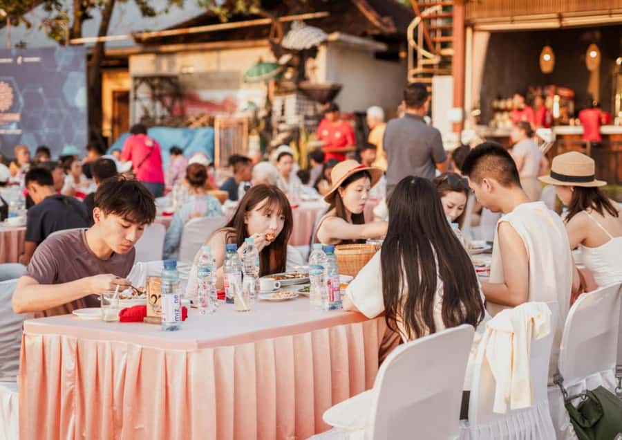 Bali: Jimbaran Seafood Market Tour with Sunset Dinner - From market stall to coconut-husk grill