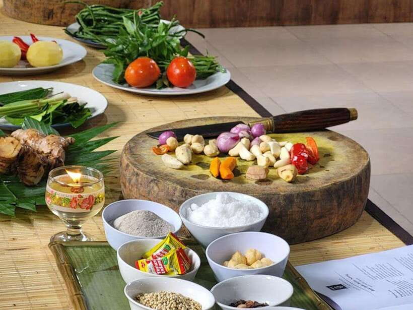 Balinese cooking class/Go shopping at the market, cook, eat - Nine dishes, from banana compote to sate lilit