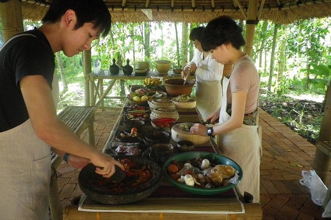 Balinese Cooking class with traditional morning market visit - The setting, transport, and six-hour pace