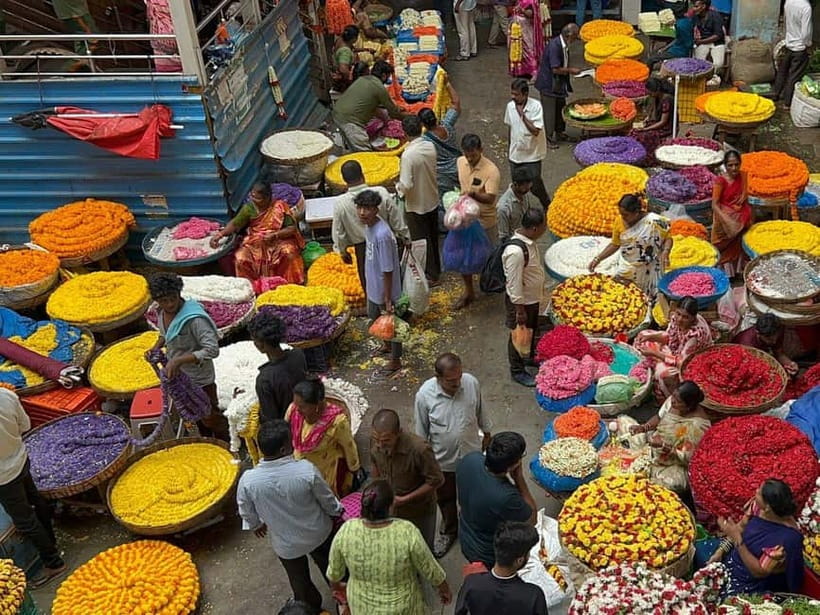 Bangalore: Palace, Temples, Fort & Markets Walking Tour - Bangalore Fort and the city’s changing rulers