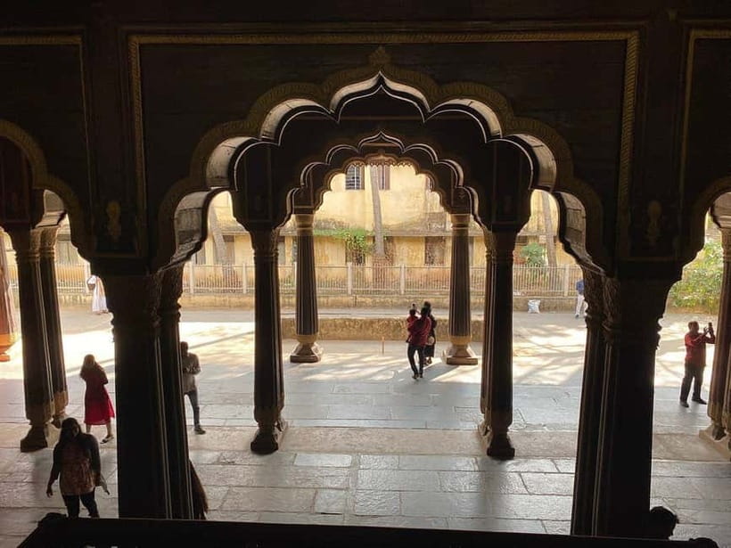 Bangalore: Palace, Temples, Fort & Markets Walking Tour - Quiet details at the Jain temple