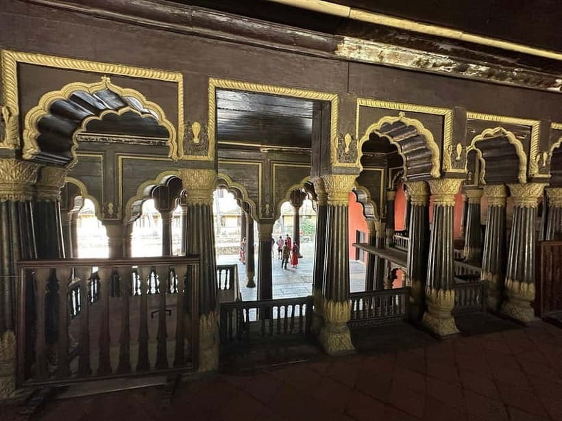 Bangalore: Palace, Temples, Fort & Markets Walking Tour - Starting at Tipu Sultan’s 230-year-old palace