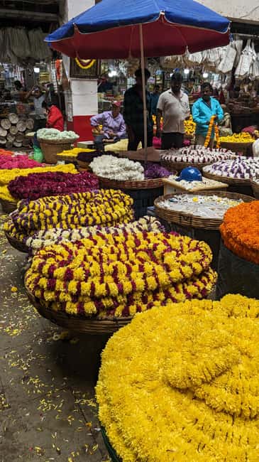 Bangalore Walking Tour KR Flower Market,Fort,Tippu palace - Walking toward Bangalore Fort