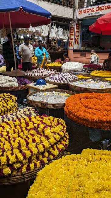Bangalore Walking Tour KR Flower Market,Fort,Tippu palace - The pace, crowds, and practical comfort