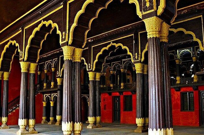 Bangalore Walking Tours - Flower Market, PETE and more - Chickpet’s narrow lanes and working shops