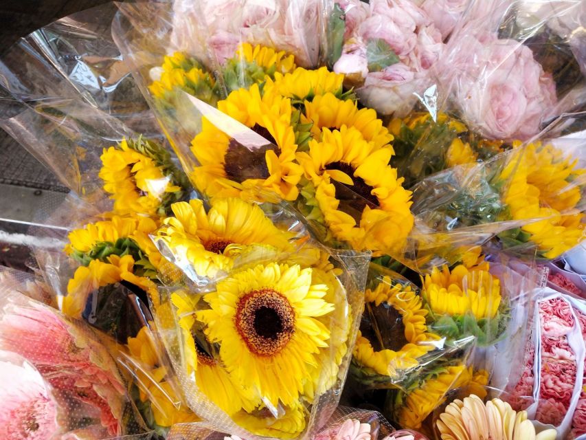 Bangkok:4Hour Flower Market and Little India Tour Mini Group - The guides and the feel of the tour