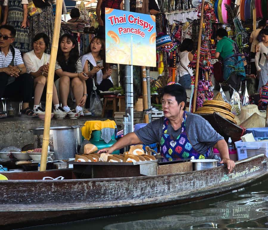 Bangkok: Amphawa Floating & Railway Markets Guided Day Tour - Who should book this market tour