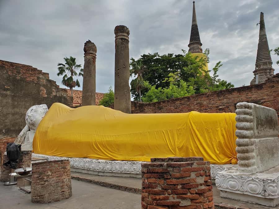 Bangkok: Ayutthaya & Local Market Tour In Spanish or English - Wihan Phra Mongkhon Bophit gives you breathing room