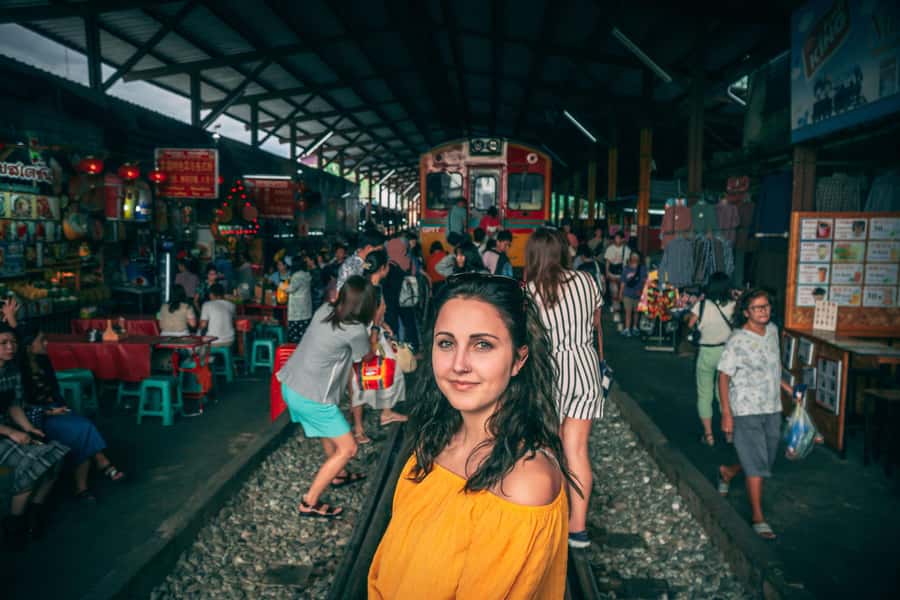 Bangkok: Ayutthaya, Railway & Floating Markets Full-Day Tour - Guides make the packed schedule work
