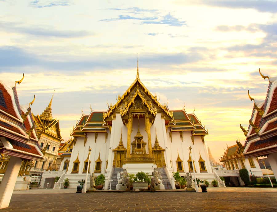 Bangkok: City Highlights & Floating Markets Private Tour - Wat Pho and the reclining Buddha