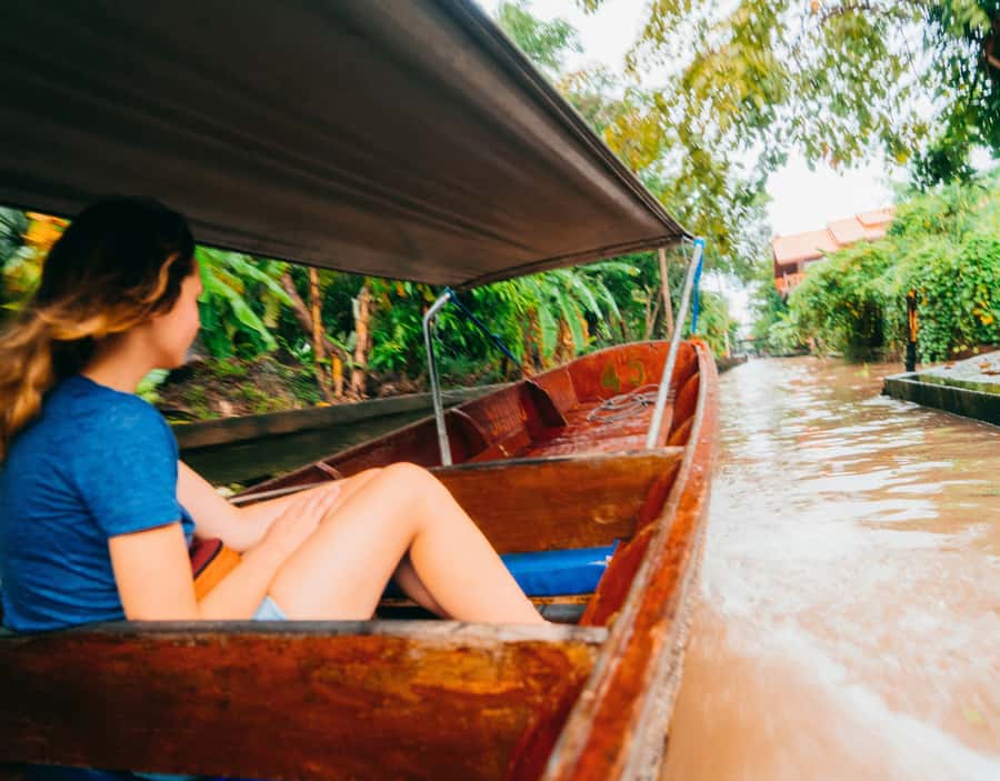 Bangkok: City Highlights & Floating Markets Private Tour - Damnoen Saduak by traditional longtail boat