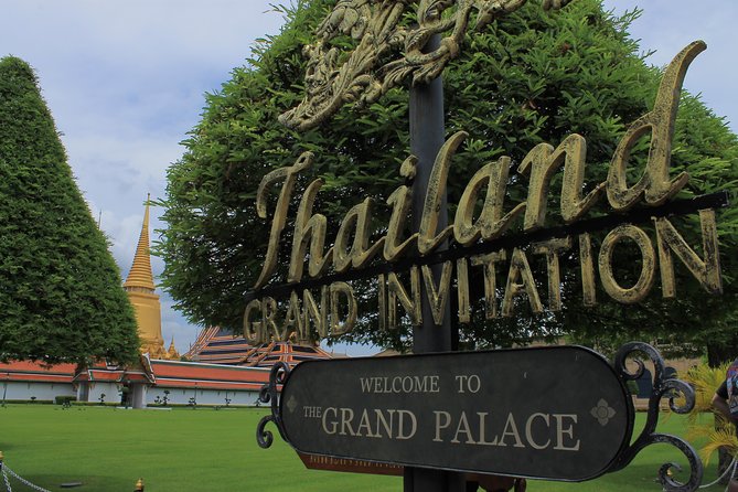 Bangkok: City Highlights Temple and Market Walking Tour - Walking, Weather, and Group Pace