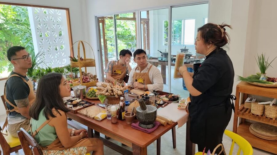 Bangkok: Cooking Class + Tuk Tuk Ride + Market Tour - Should you book Arun Thai Cooking School?