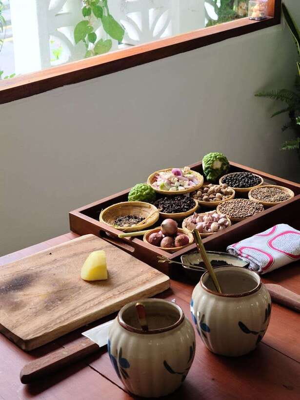 Bangkok: Cooking Class + Tuk Tuk Ride + Market Tour - Four dishes, one busy kitchen session