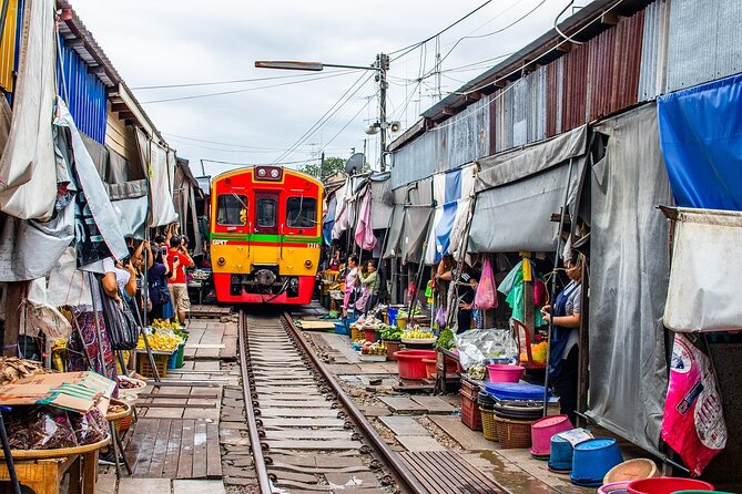 Bangkok Damnoen Floating Market and Maeklong Railway Private Tour - Damnoen Saduak Floating Market by paddle boat