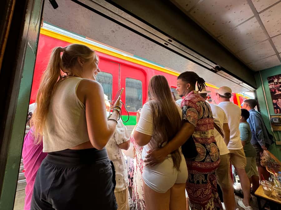 Bangkok: Damnoen Floating Market & Train Market Private Tour - Should you book the Maeklong and Damnoen Saduak tour?
