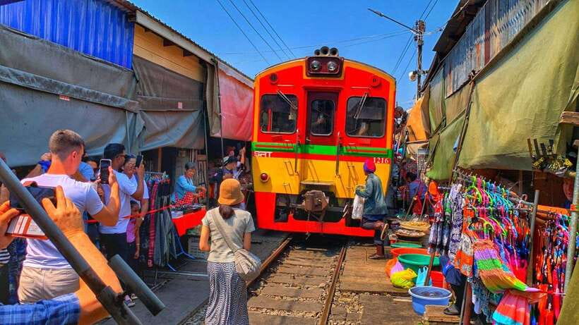 Bangkok: Damnoen Saduak and Mae Klong Train Markets - Why the Mae Klong train market is the day’s big moment