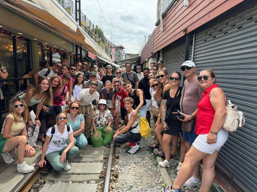 Bangkok: Damnoen Saduak and Mae Klong Train Markets - The road time and vehicle setup