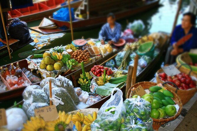 Bangkok: Damnoen Saduak and Maeklong Railway Market Japanese tour - Damnoen Saduak Floating Market by small boat