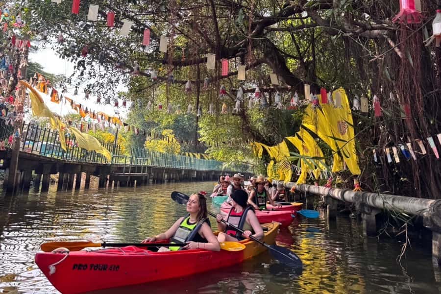Bangkok: Damnoen Saduak Market & Kayaking Adventure - Kayaking through the coconut grove